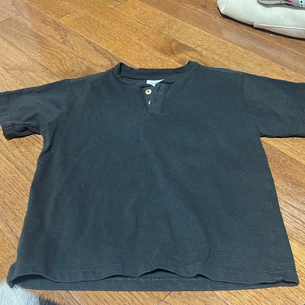 Zara Kids Black Textured Henley Short Sleeve Shirt Size 4-5Y
